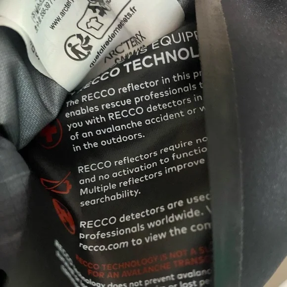 Arc'teryx Women’s beta Jacket - Picture 12 of 12